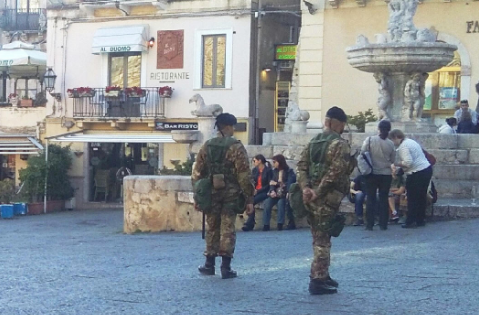 G7, fuga da Taormina: i residenti scappano, la città in assetto da ... - Lettera Emme
