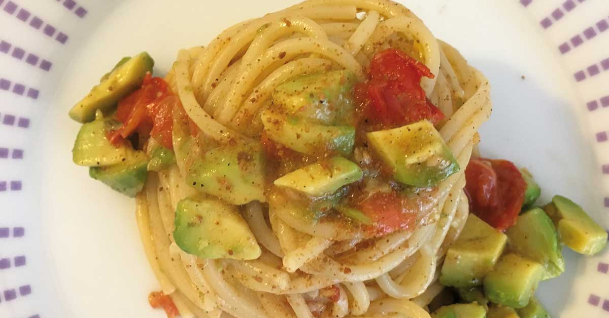 PASTA-CON-AVOCADO-E-BOTTARGA