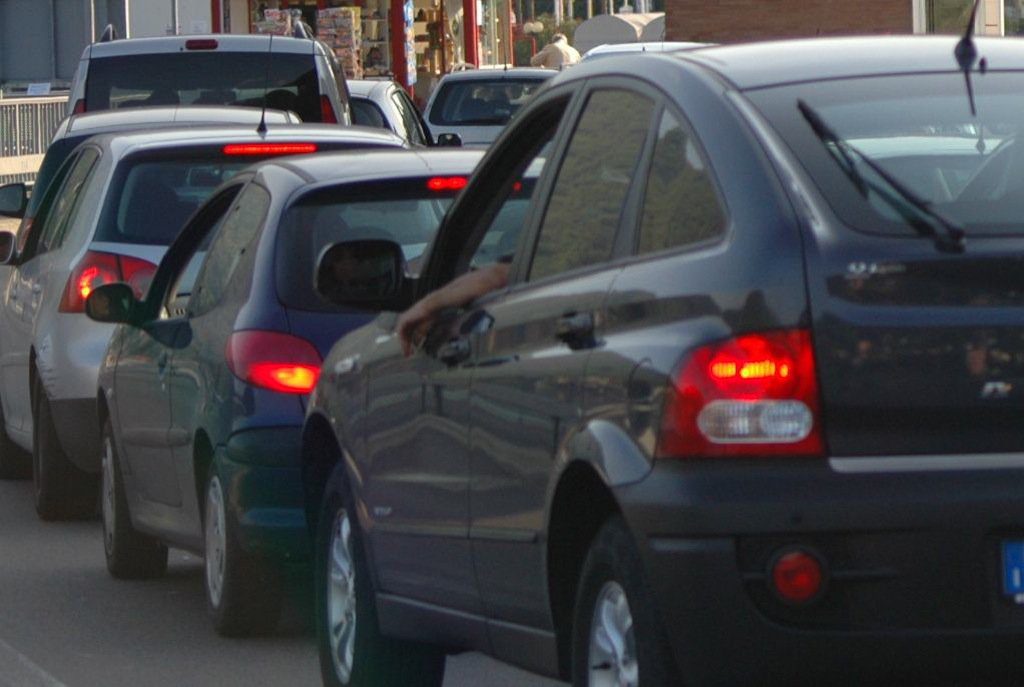 Traffico congestionato sulla statale