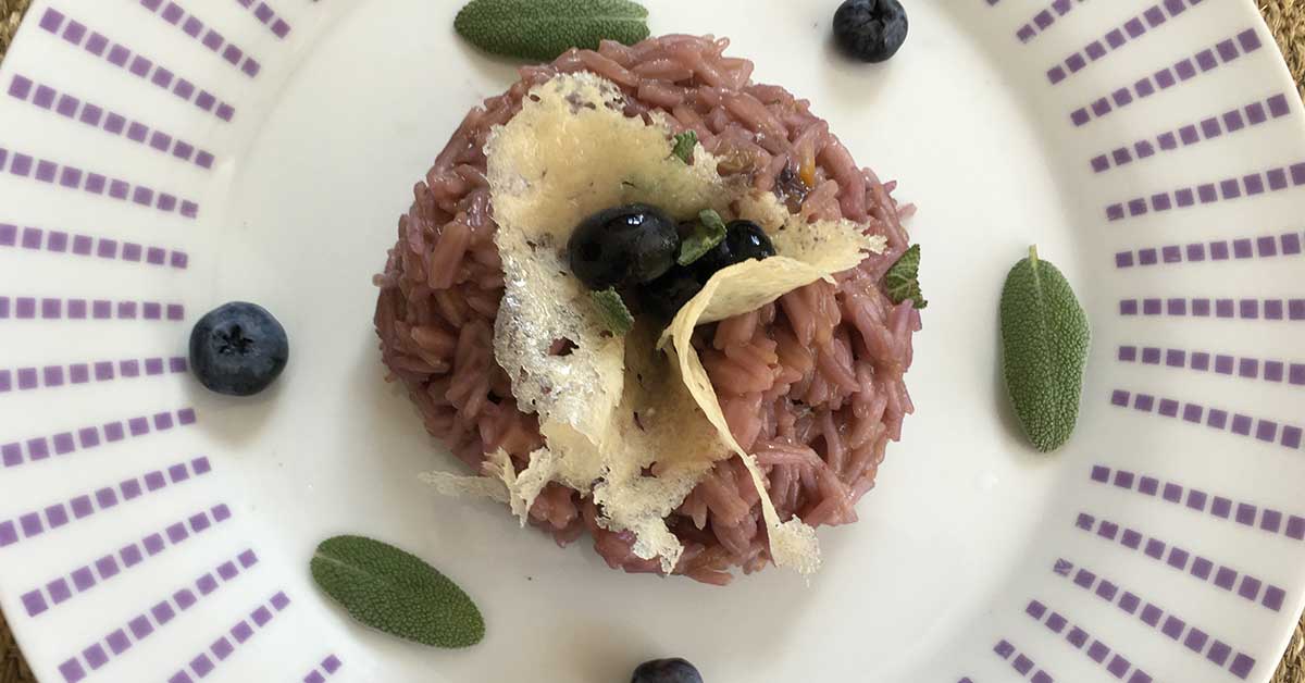 preparazione-risotto-mirtilli-e-zafferano