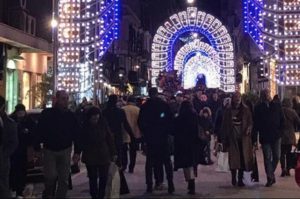 Manifestazione in favore dell' isola pedonale a Piazza Cairoli