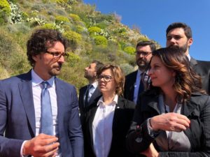 Il Ministro delle infrastrutture e trasporti Danilo Toninelli in visita ai cantieri non ancora aperti della frana del 2015 di Letojanni 2063 Persone raggiunte 209 Interazioni