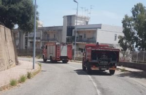 Una macchina ha preso fuoco nei pressi di Sant'Agata