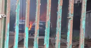 Incendio all'interno del cortile tra i Magazzini Generali ed il silos granai