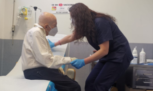 Il signor Nicola, 96 primavere, dopo essersi sottoposto al vaccino anti Covid