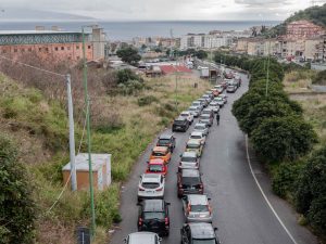 Fila per tampone di verifica al San filippo