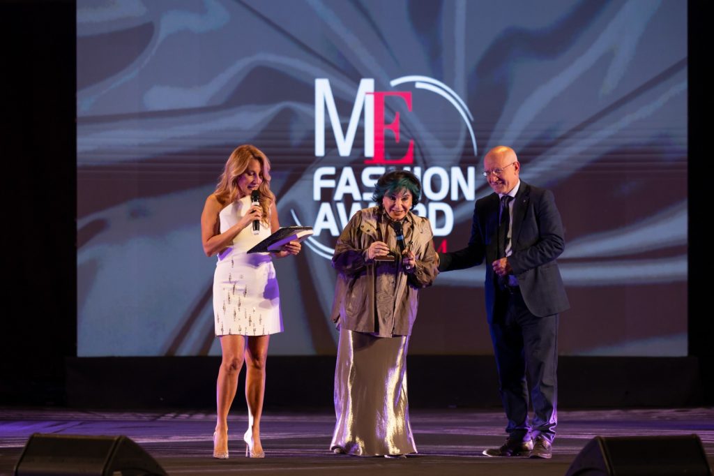 ME Fashion Awards: Mariella Milani premiata dall'assessore comunale alla cultura Vincenzo Caruso, durante il Gala conclusivo